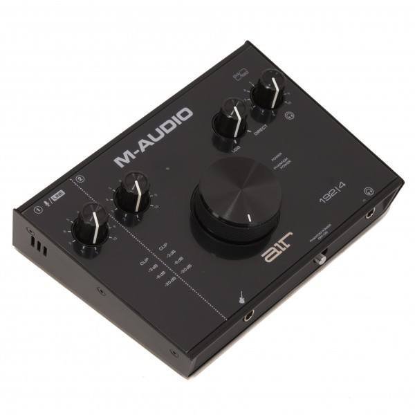 Гитарный усилитель Roland Cube 30X, примочка Marshall Jackhammer JH-1, аудиоинтерфейс M-Audio AIR 192|4 8