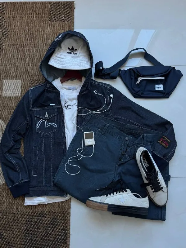 Джинсовая куртка Evisu, футболка Karl Kani, джинсы Levi’s, панамка Adidas, бананка Herschel, кеды Carhartt и Converse 1