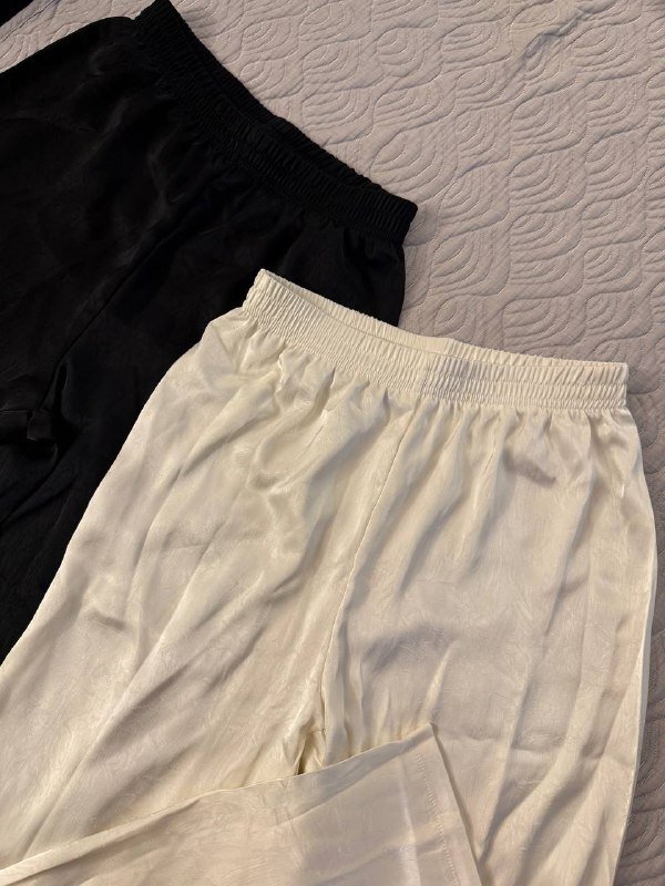 Черные и светлые молочные женские штаны 3
