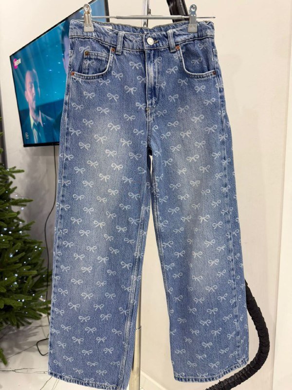 Пальто, кофта, джинсы, мокасины для детей 4