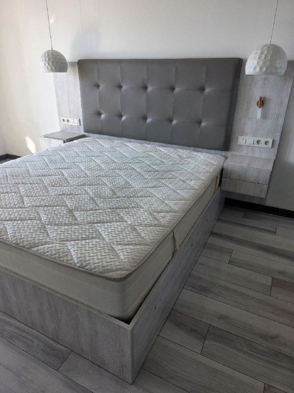Кровать с мягким изголовьем, тумбочки, ортопедический матрас Yatas Project