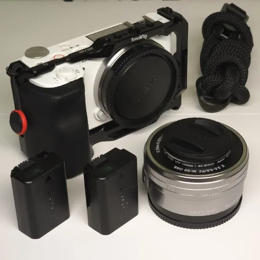 Sony ZV-E10 Body, SmallRig Cage, Batteries, Lens Kit