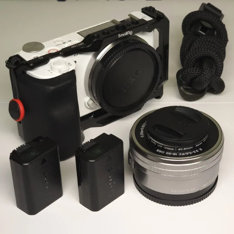 Sony ZV-E10 Body, SmallRig Cage, Batteries, Lens Kit 1