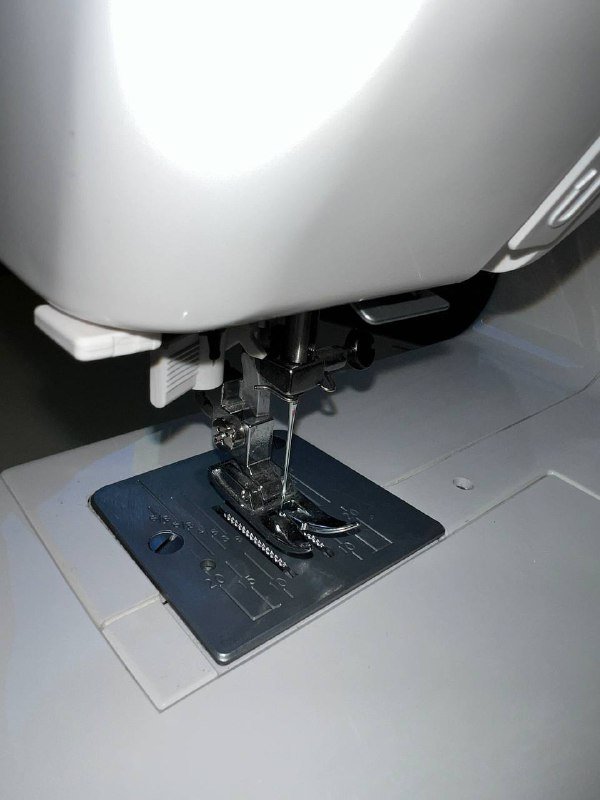 Швейная машинка Janome с педалью и набором аксессуаров 5