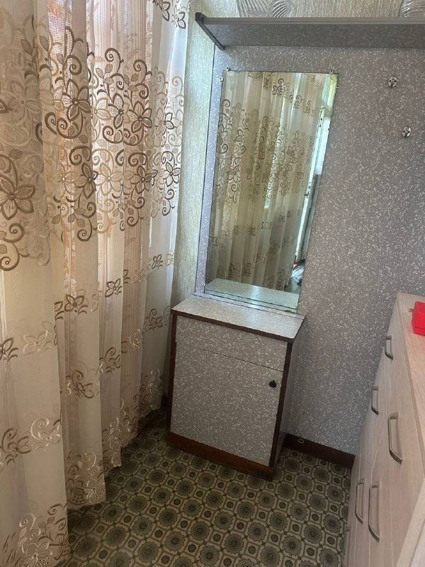 Зеркало с тумбой
