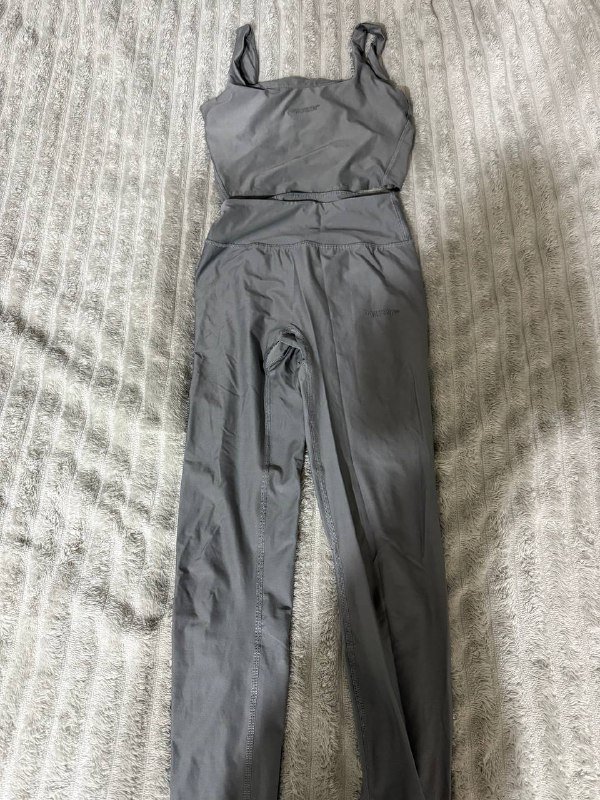 Женская одежда от 10 до 30 лари 10