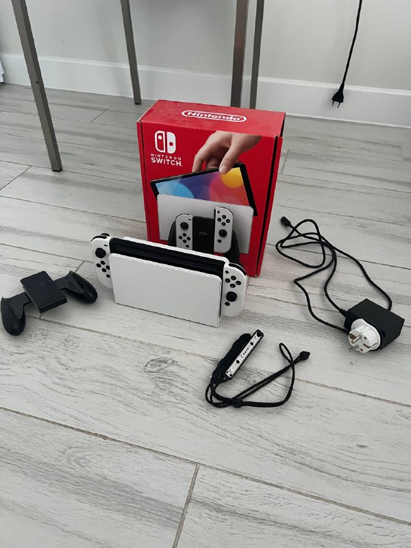 Nintendo Switch OLED с картой памяти и играми 1