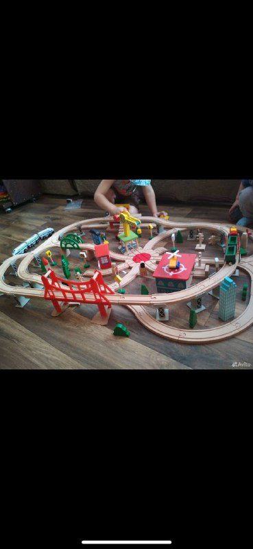 Деревянная железная дорога с мостами и поездами 2
