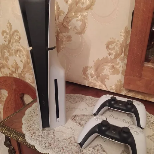 PlayStation 5, 2 джойстика, 1 ТБ, UFC 5