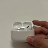 AirPods Pro 2 с кейсом и правым наушником 2