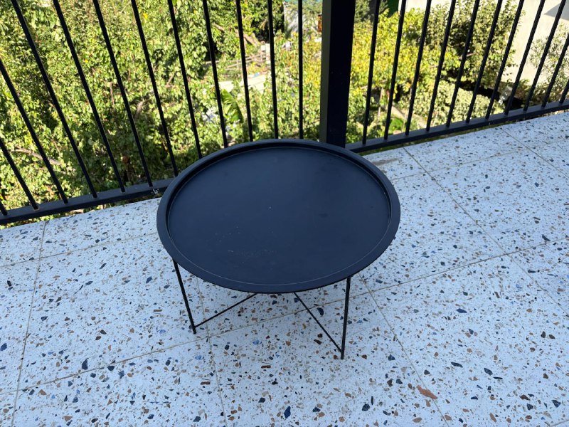 Железный столик