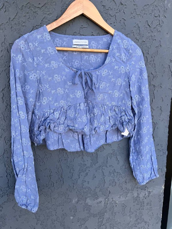 Белая блузка в чёрный горошек Zara Woman, Футболка полупрозрачная Reserved, Индийская голубая блуза Urban Outfitters, Белый лонгслив Gina, Чёрный топ C&A 5