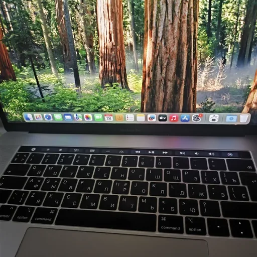 MacBook Pro 15.4 2018, i7, 32GB RAM, 1TB SSD