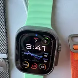 Apple Watch Ultra 2, original straps, fast charger 3