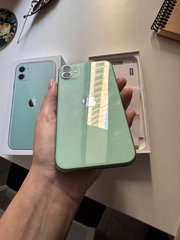 Голубой iPhone 11 128 GB 4