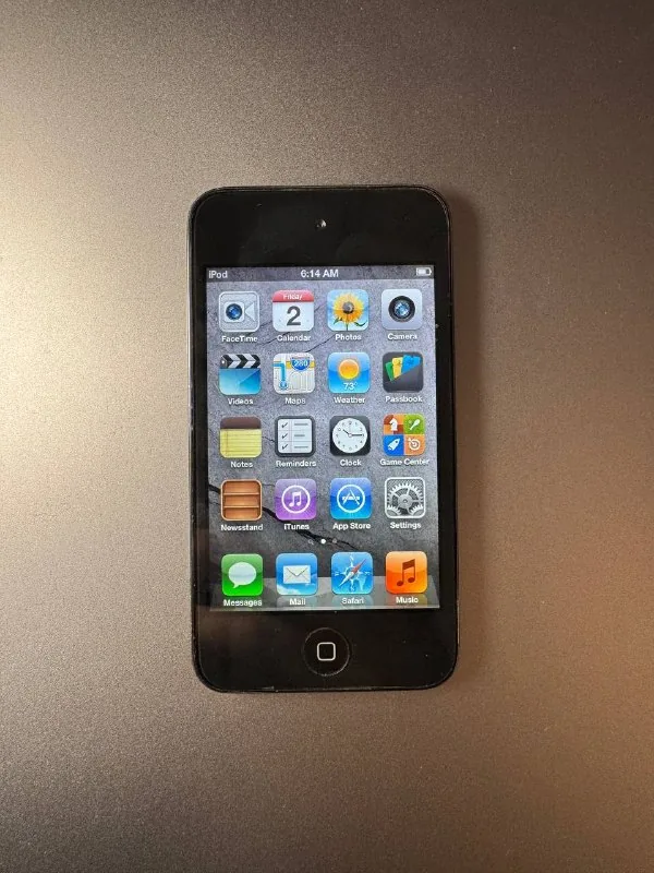 Apple iPod touch 4 (8 ГБ) 1