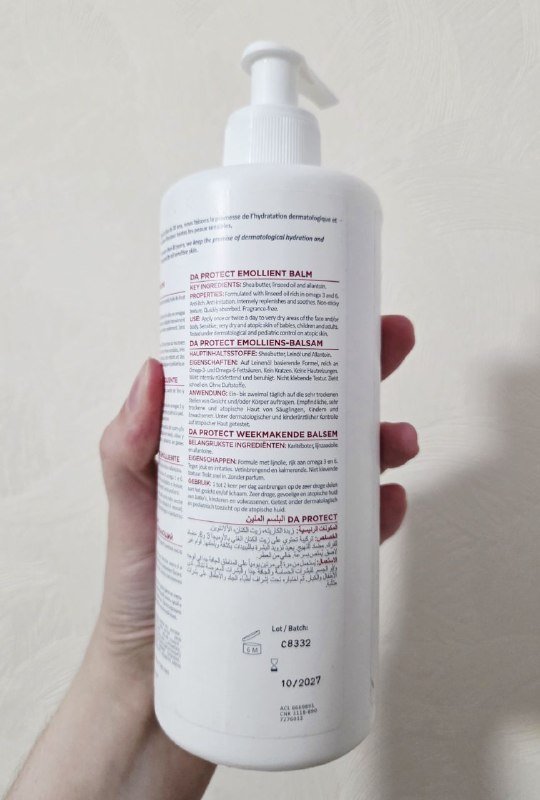 Вешалки металлические, расчёска, крем Topicrem, зеркало, духи Antonio Maretti 5