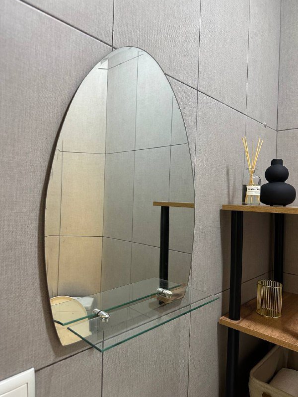 Зеркало с полочкой, две полки новые