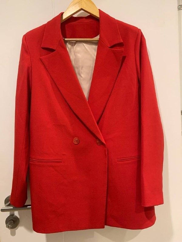 Пиджак алого цвета женский размер 44-48