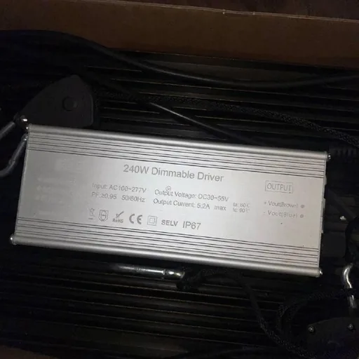LED лампа 250 Вт с подвесами