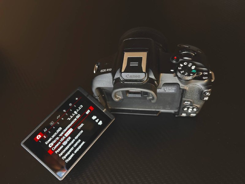 Камера Canon R50 с объективом 18-45мм и Creator Kit 3