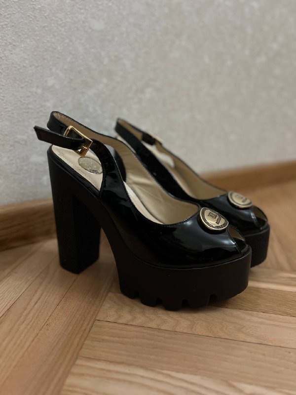 женская обувь летняя коллекция бежевые черные белые босоножки ботфорты 3