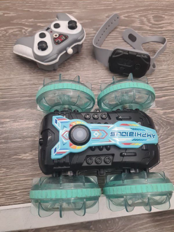 Плавающая машинка с подсветкой колес, управление пультом