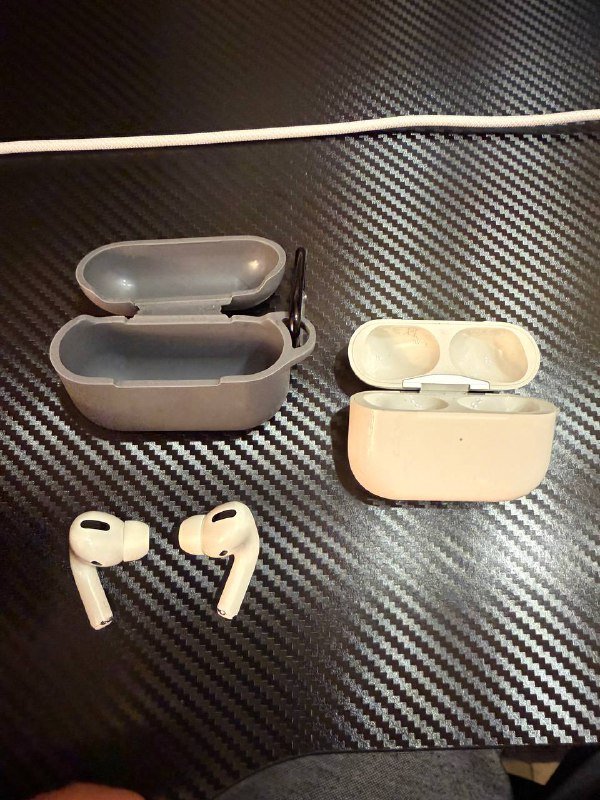 AirPods Pro 1 поколения, два кейса 2