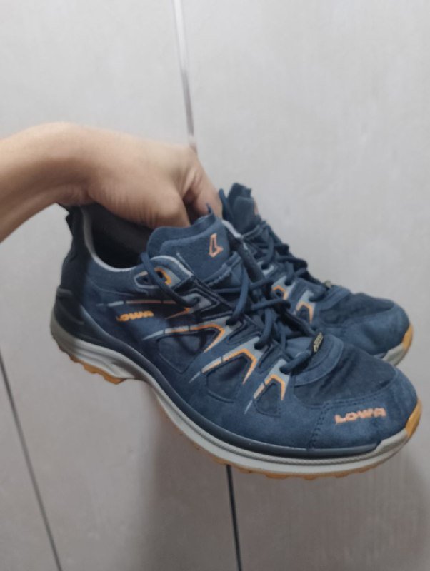 Кроссовки Lowa трекинговые размер 38