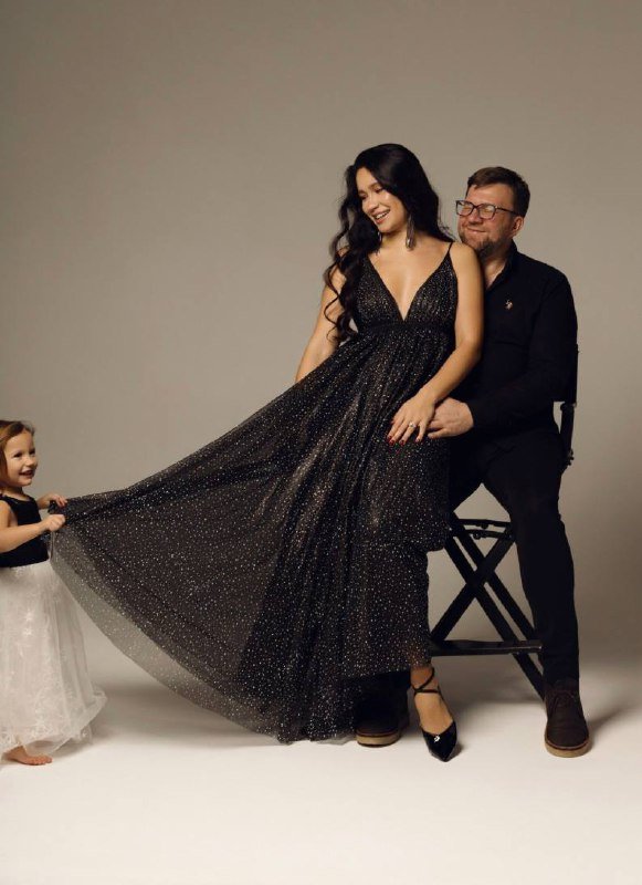 Платье женское в стразах с декольте