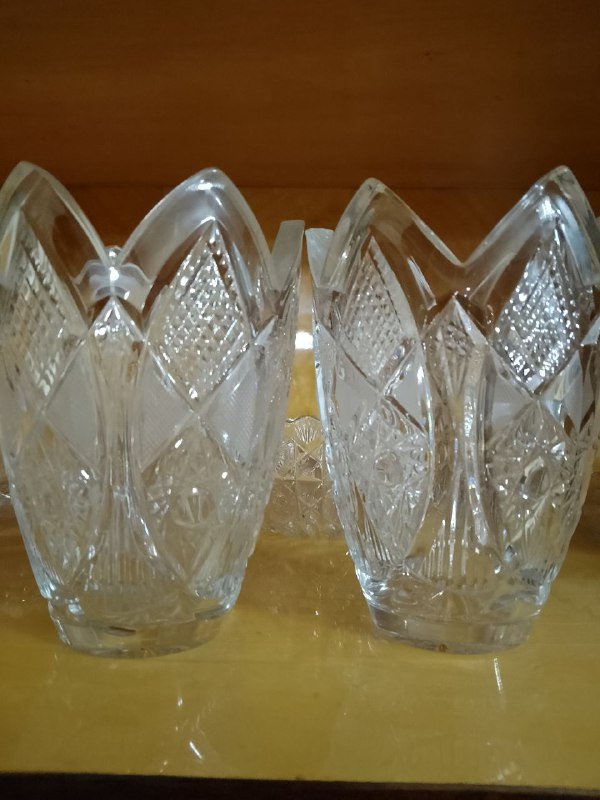 2 хрустальные вазы