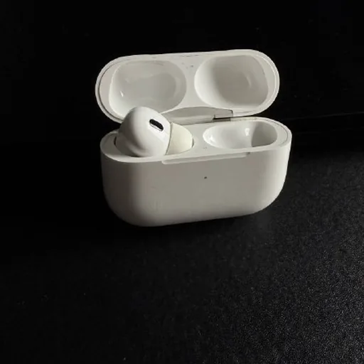 Левый наушник AirPods Pro 2, кейс