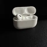 Левый наушник AirPods Pro 2, кейс 1
