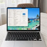 MacBook Air M4 — 16GB / 256GB 1