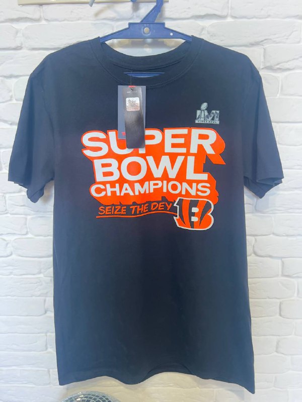 Куртка Tommy Jeans, футболки Nike, Super Bowl, UFC, шорты Skora и OAKLEY, свитшот беговой 3