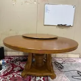 Большой круглый деревянный стол 1