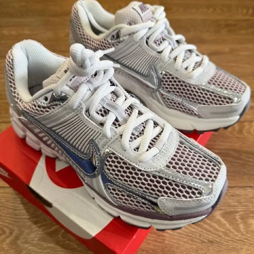 Женские кроссовки Nike Vomero 5