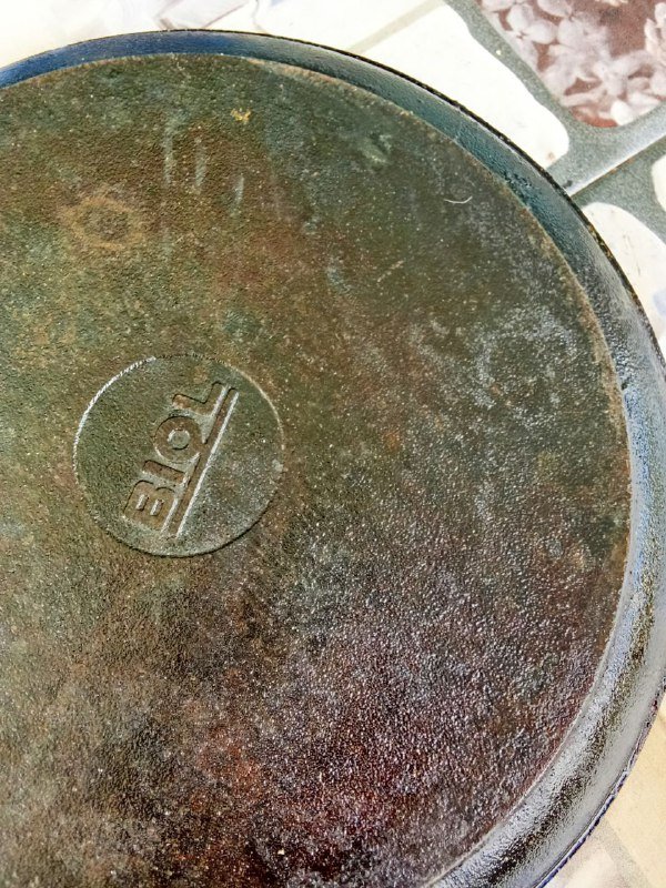 Чугунная сковородка 2