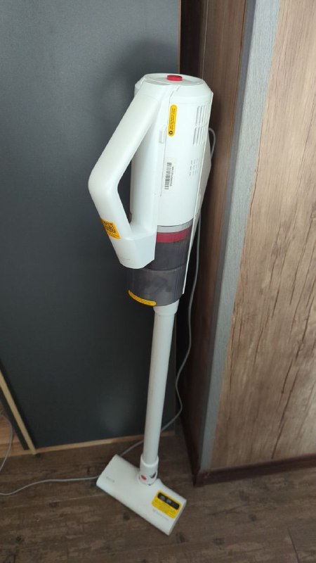 пылесос Deerma DX888, чемодан, стол, коврик для йоги