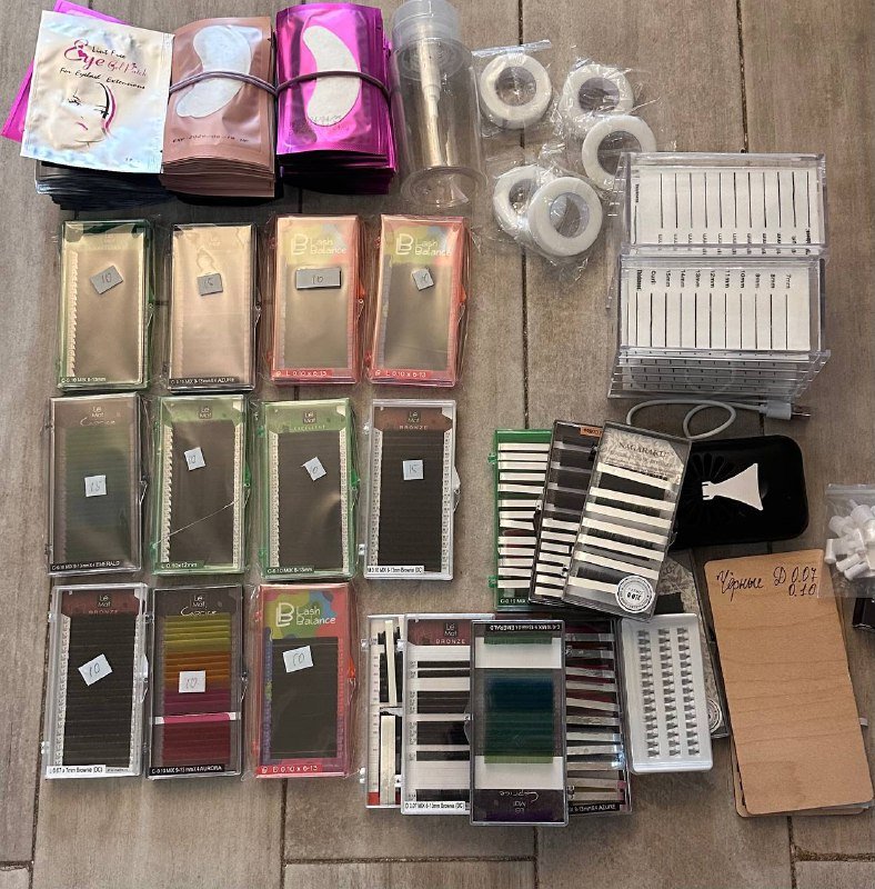 Набор для наращивания ресниц с палетками, патчами и скотчами