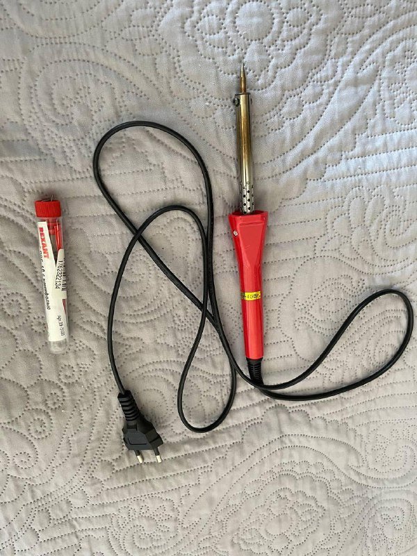 Разные инструменты, паяльник, сковородка, карабины, кусачки, очки для 3D, настольные игры, новогоднее, гном светильник 3