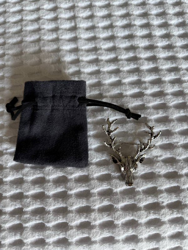 Винтажная брошь оленя