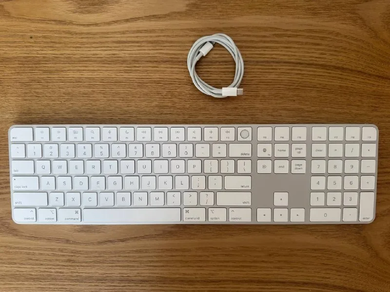Apple Magic Keyboard with Touch ID 1