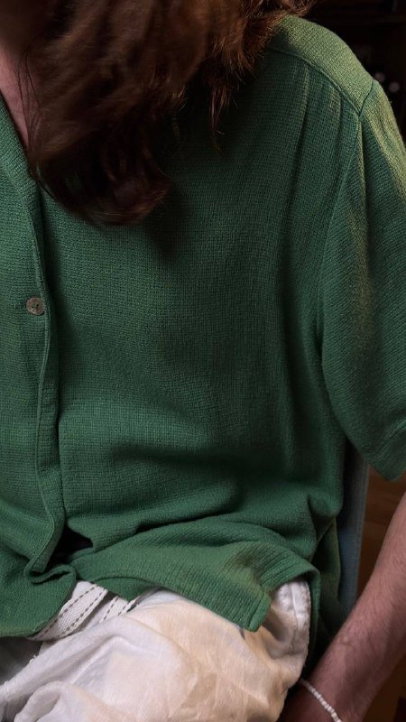 Рубашка размер M зеленая с пуговицами из ракушек