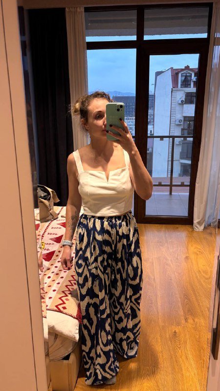 Белый топ Cider, брюки бело-синие Cider, кофточка Lichi, черная атласная юбка, кремовая атласная юбка, жилет черный ZARA, красное платье ZARA, голубое платье TopTop