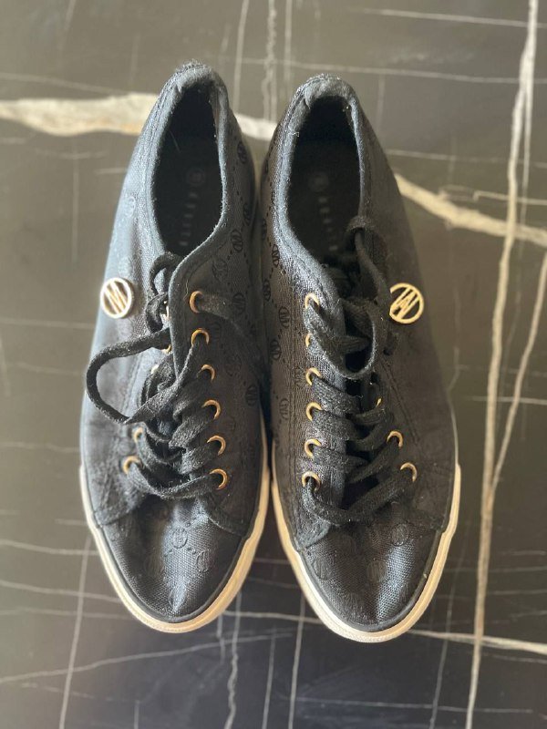 Классические кроссовки 39 размер