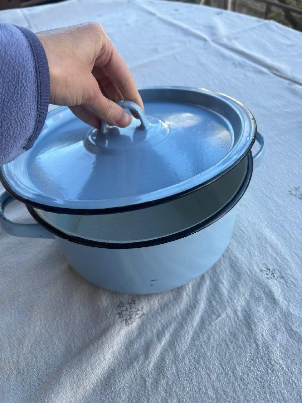 Эмалированная кастрюля, керамическая ваза, тёрка, овощечистка, швабра, разделочная доска 2