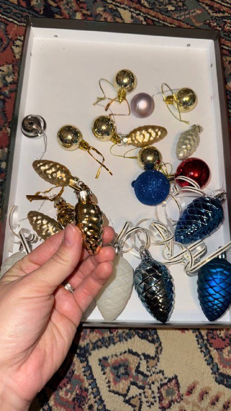 Новогодние игрушки шарики и резиновые игрушки 5