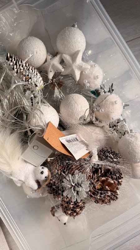 Новогодние елочные игрушки бело-серебряные 2