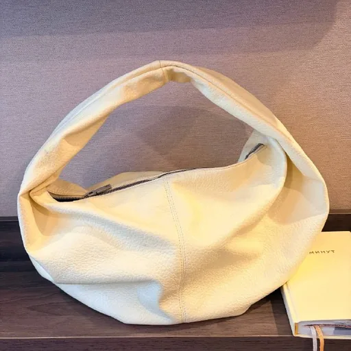 Сумка Bata кремового цвета из экокожи